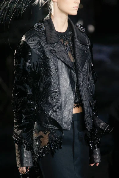 Look 60